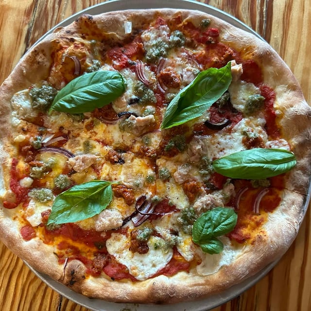 Pizza Terrone Con Nduja Tonno E Provolone.