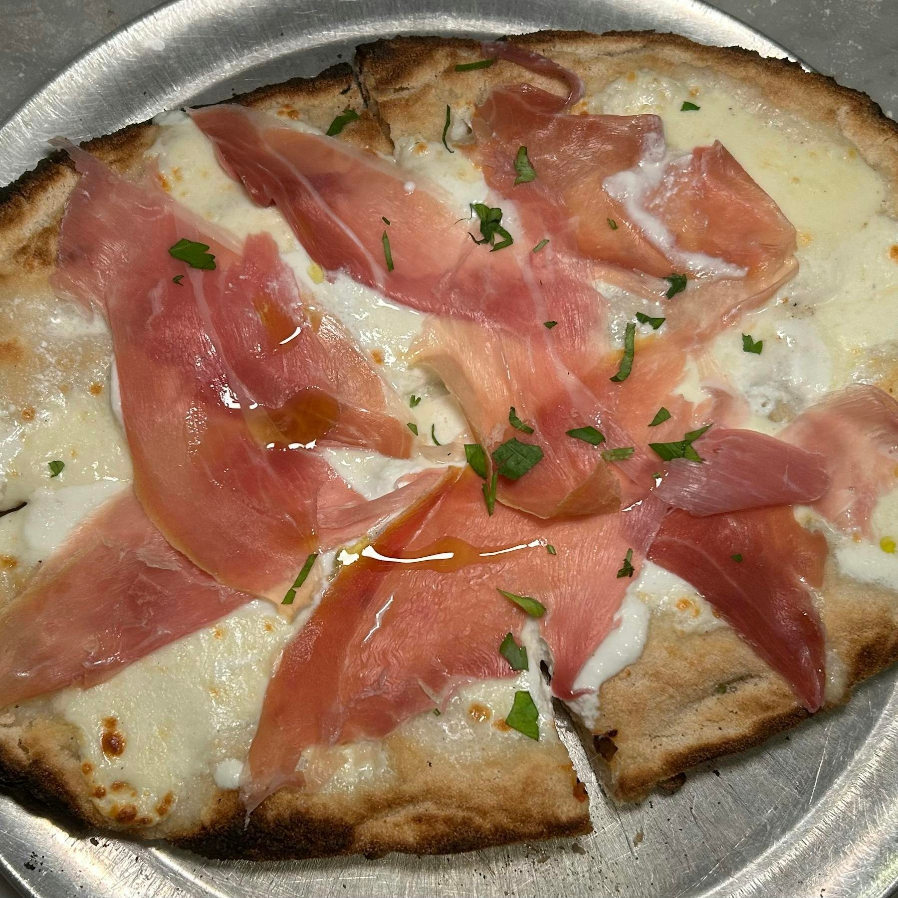 Pinsa Pizza Ricotta E Prosciutto.