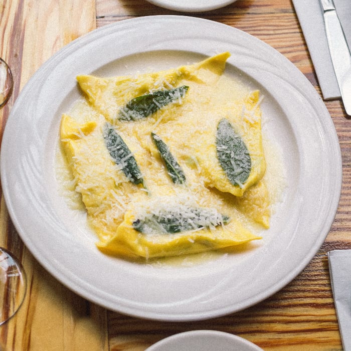 Ravioli Di Ricotta E Spinaci in Burro E Salvia.