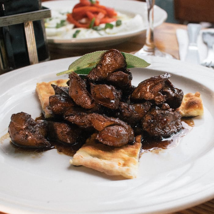 Fegatini Di Pollo Con Pane Abbrustolito.